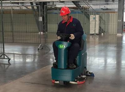 工廠用洗地機(jī)什么牌子好?大企業(yè)都在用這個(gè)品牌