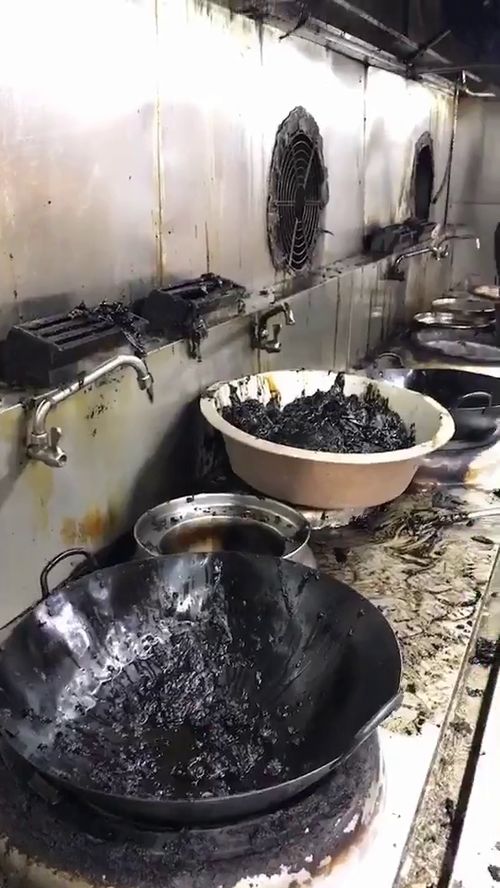 廚房油煙機清洗 不看不知道，廚房的油煙真的很臟！